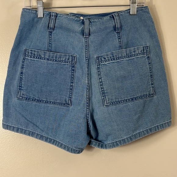 Universal Threads Shorts - Picture 2 of 3